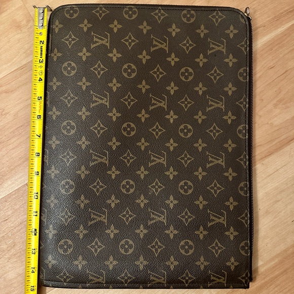 Authentic Louis Vuitton Monogram Document Laptop Case - Picture 2 of 15